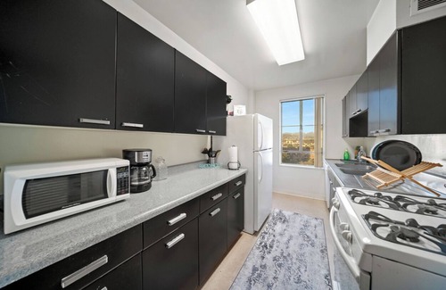 Miracle Mile Apartamento | Charming 2-bedroom apartment with WiFi, AC in lovely Los Angeles