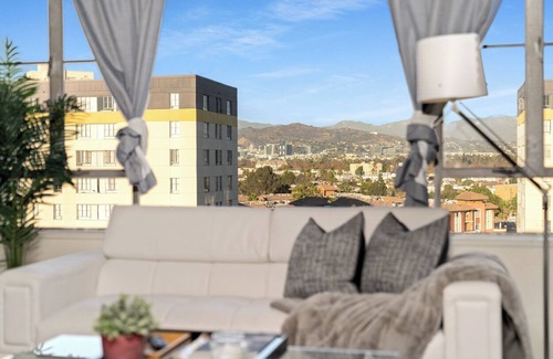 Miracle Mile Apartamento | Charming 2-bedroom apartment with WiFi, AC in lovely Los Angeles