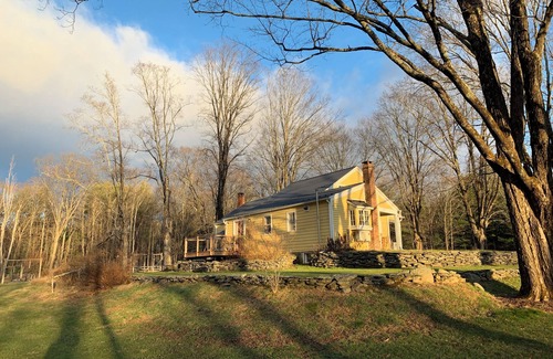 Town of Olive Cabaña | Charming 2-bedroom cottage on private 4 acres with modern amenities