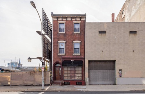 Center City Apartamento | Charming 2-bedroom apartment Near Center City with Parking.