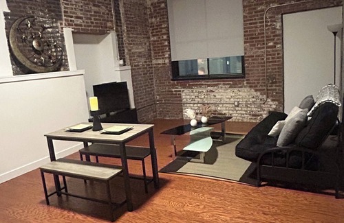 North Philadelphia East Casa | Charming 2-bedroom building with AC, fitness room in welcoming Philadelphia