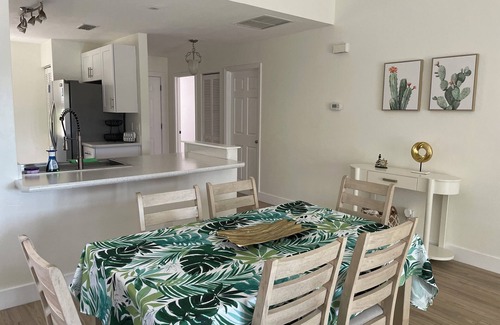 Port Orange Casa | Charming 2-bedroom townhome with WiFi, AC in peaceful Port Orange.