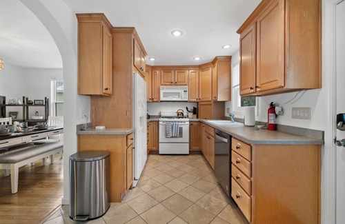Salem Lakes Casa | Charming 2-bedroom Lake House Directly on Cross Lake
