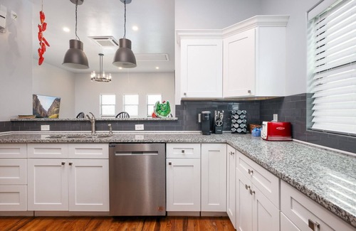 Near East Side Casa | Charming 2-bedroom house in brilliant San Antonio with WiFi, AC