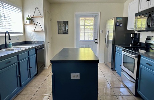 West San Antonio Casa | Charming 2-bedroom house in San Antonio close to Lackland AFB & Hospitals