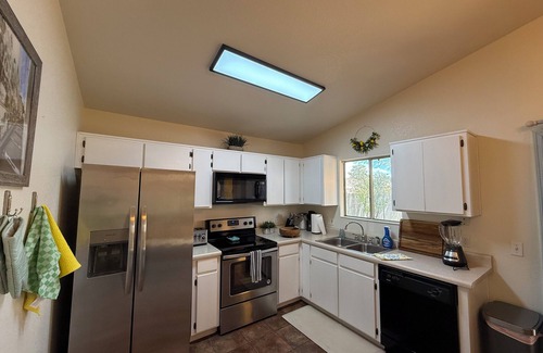 Sierra Vista Casa | Charming 2-bedroom house in lovely Sierra Vista with WiFi, AC