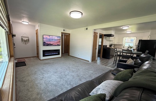 Sioux Falls Casa | Charming 2-bedroom one level house, close to Sherman Park, zoo and downtown!