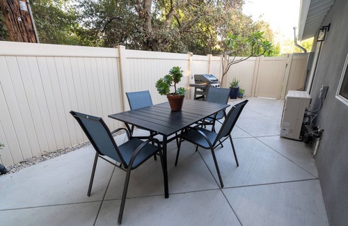 West Covina Casa | Charming 2-bedroom house with AC, WiFi in enchanting West Covina.