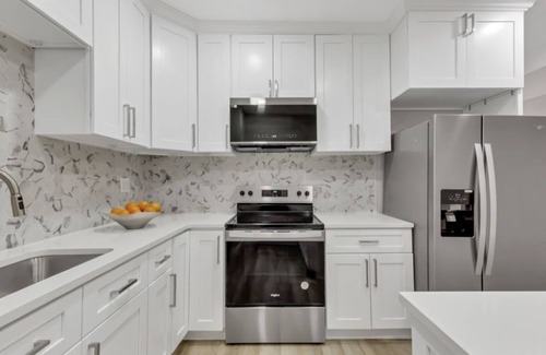 Aurora Casa | Charming 2-bedroom walkout basement house with WiFi, AC in pleasant Aurora