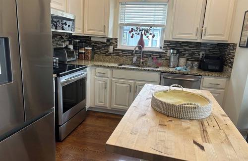 Lenexa Casa | Charming 2B/1Bth One Level TH -1 mile from I35-15 min. to Dntn KCMO.