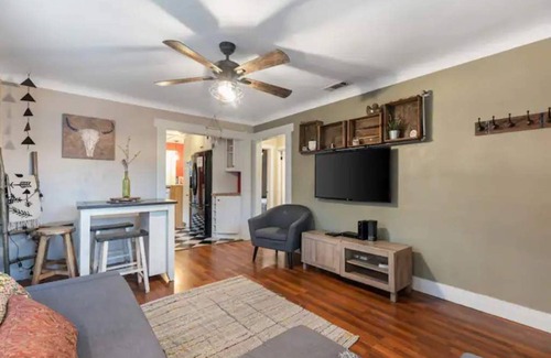 Alamitos Beach Casa | Charming 2B1B near Beach, your perfect staycation