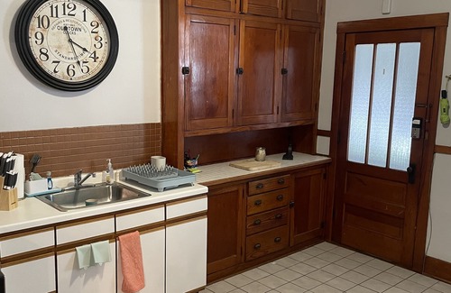 Carpentersville Apartamento | Charming 2BR/1BA Located in the ❤️ Of Downtown East Dundee