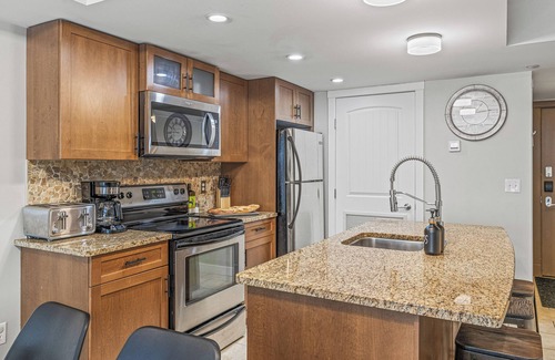 Dead Man's Flats Apartamento | Charming 2BR condo near Canmore and Banff - Hot tub, gym, pet friendly