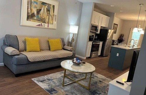 Valdosta Apartamento | Charming 2BR Easy Access to VSU, SGMC & Downtown