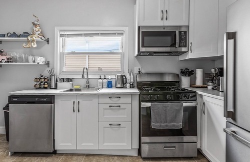 Hopkins Casa | Charming 2Br House! Remodeled! Wi-Fi, SmartTV, W/D.