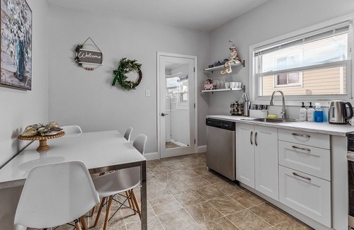 Hopkins Casa | Charming 2Br House! Remodeled! Wi-Fi, SmartTV, W/D.