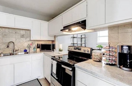Lawton Apartamento | Charming 2BR in Central Lawton - Near Fort Sill!