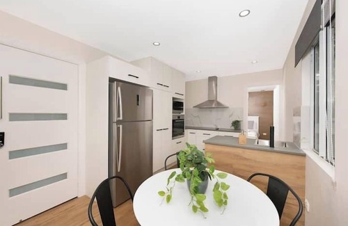 Railway Estate Casa | Acogedora casa de 2 habitaciones, a 5 minutos de Netflix libre de CBD