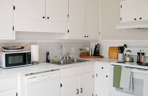 Montgomery Apartamento | Charming 2BR | Pet Friendly & Fenced Yard