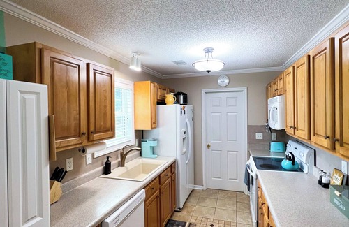 Thomaston Casa | Charming 3-bdrm house on 3 acres with heat/AC, fitness eqpt, WiFi in Thomaston