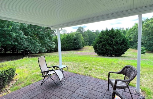 Thomaston Casa | Charming 3-bdrm house on 3 acres with heat/AC, fitness eqpt, WiFi in Thomaston