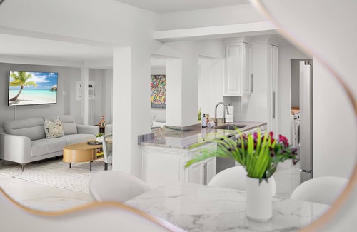 Tropic Palms Casa | Charming 3-bed House in Delray Beach, Fence yard/grill/loungers/safe & quite