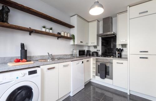 Ashford Casa | Charming 3 Bed House For 5- City Central - Free Parking