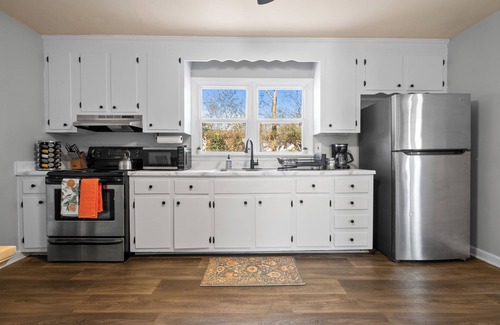 Highland Springs Casa | Charming 3-bedroom house with AC and WiFi in Highland Springs