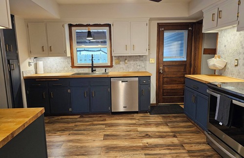 Menomonee Falls Casa | Charming 3 Bedroom Home!