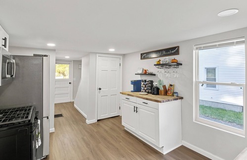 East Rochester Casa | Charming 3-bedroom house in peaceful East Rochester with WiFi, AC