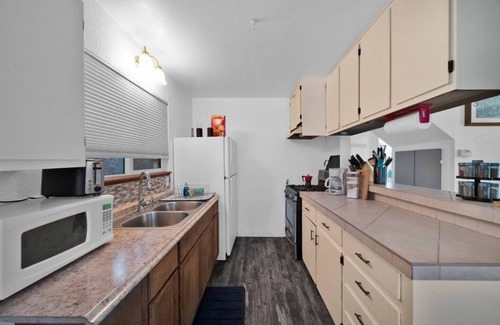 Trinity County Cabina | Charming 3-bedroom cabin with WiFi, AC in tranquil Trinity Center