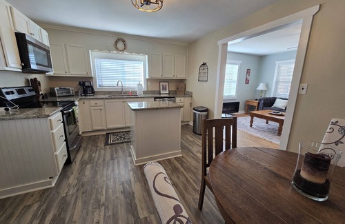 Mineral Bluff Cabaña | Charming 3-bedroom pet-friendly cottage with fenced-in yard in Blue Ridge Mtns