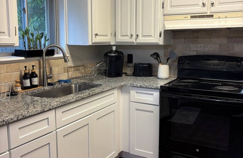 South Oklahoma City Casa | Charming 3-bedroom house with WiFi, AC in wonderful Oklahoma City