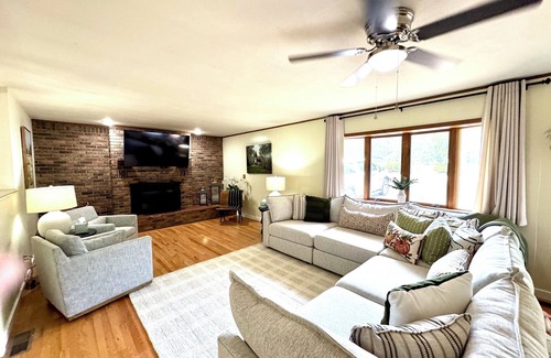 Marshall Casa | Charming 3 Bedroom, 2 Bath house in Marshall.