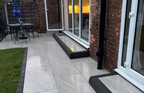 Trafford Casa | Charming 3-Bedroom, 2 Bathroom home in Urmston, sleeps 5.