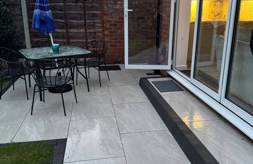 Trafford Casa | Charming 3-Bedroom, 2 Bathroom home in Urmston, sleeps 5.