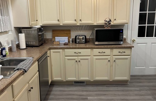 Bedford Casa | Charming 3-bedroom, 2-bathroom bungalow with AC, WiFi in lovely Bedford