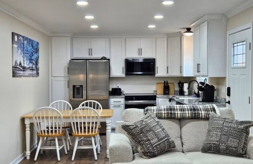 Landrum Casa | Charming 3-bedroom 2-Bath house with WiFi and AC in lovely Landrum