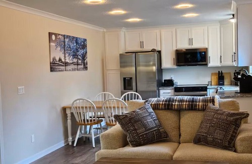 Landrum Casa | Charming 3-bedroom 2-Bath house with WiFi and AC in lovely Landrum