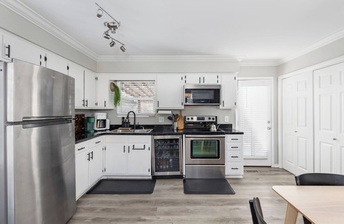Four Corners Casa | Charming 3-bedroom 2 Bath House with Nice Backyard, Near Airport in Nashville