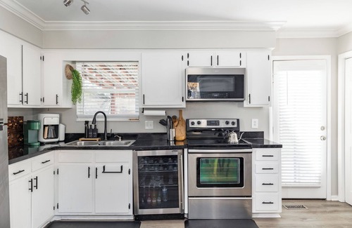 Four Corners Casa | Charming 3-bedroom 2 Bath House with Nice Backyard, Near Airport in Nashville