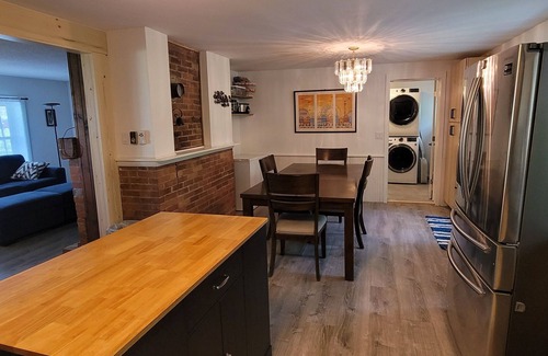 Oak Harbor Casa | Charming 3-bedroom 2 bathroom house steps from the public beach in Oak Harbor