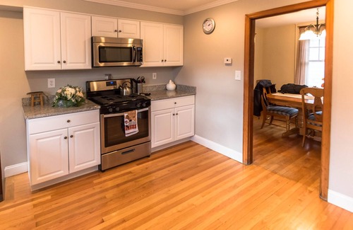 Saugerties Casa | Encantadora casa de 3 dormitorios en Saugerties con cocina actualizada y 2 baños renovados