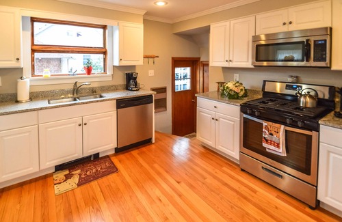 Saugerties Casa | Encantadora casa de 3 dormitorios en Saugerties con cocina actualizada y 2 baños renovados