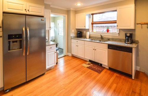 Saugerties Casa | Encantadora casa de 3 dormitorios en Saugerties con cocina actualizada y 2 baños renovados