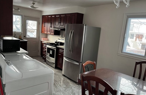 LaSalle Apartamento | Charming 3-bedroom apartment with parking in peaceful Montréal