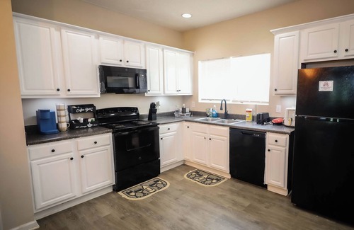 Union City Casa | Charming 3-bedroom building in Union City.10 minutes away from the airport