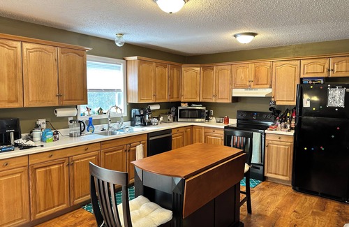 Grayling Cabina | Charming 3-bedroom cabin minutes walking distance from the AuSable River.