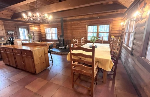 Tahoe Pines Cabina | Charming 3-bedroom cabin in fabulous Homewood.Come make Lake Tahoe memories
