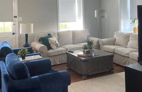 Boonsboro Casa | Charming 3 Bedroom Country Home - Perfect for a Relaxing Getaway!
